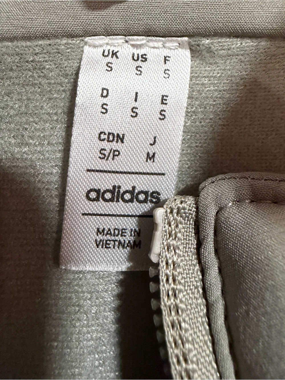 Adidas Men’s Quilted Vest NWT Silver Pebble Full Zip Size Small